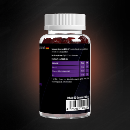 Rückseite einer transparenten Dose mit roten Gummies, schwarzes Etikett mit Inhaltsstofftabelle (u. a. Vitamin C und Schwarzer Holunderbeerenextrakt), Verzehrempfehlung, portionsbezogenen Angaben sowie Barcode; modernes, dunkles Design.
