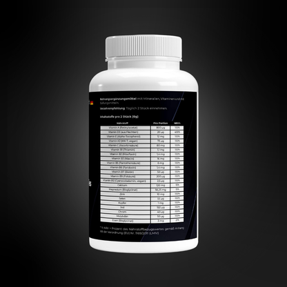 Rückseite einer weißen Dose mit Vitamin-Gummies, darauf eine große Nährwerttabelle mit Vitaminen und Mineralstoffen sowie Verzehrempfehlung; dunkles Etikett mit klar strukturierter Auflistung der Inhaltsstoffe.