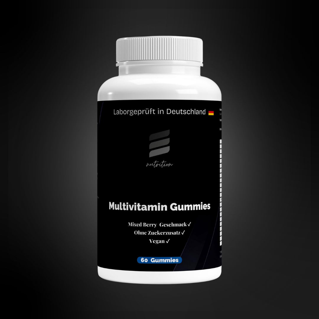 Weiße Dose mit schwarzem Etikett für Multivitamin-Gummies, Aufdruck „Laborgeprüft in Deutschland“, Markenlogo, Produktname und Angaben wie Mixed-Berry-Geschmack, ohne Zuckerzusatz und vegan; 60 Gummies pro Packung.